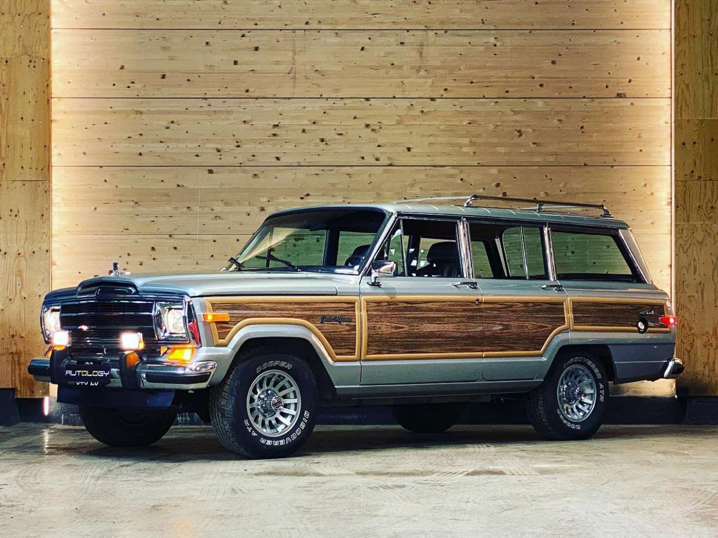 Jeep Wagoneer
