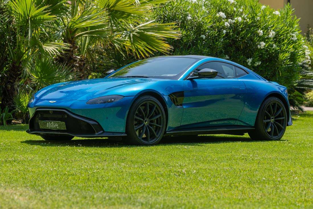 Aston Martin V8
