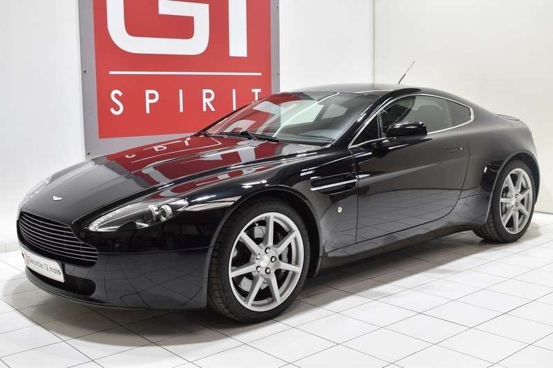 Aston Martin V8