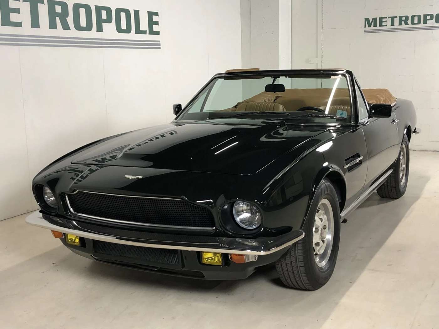 Aston Martin V8