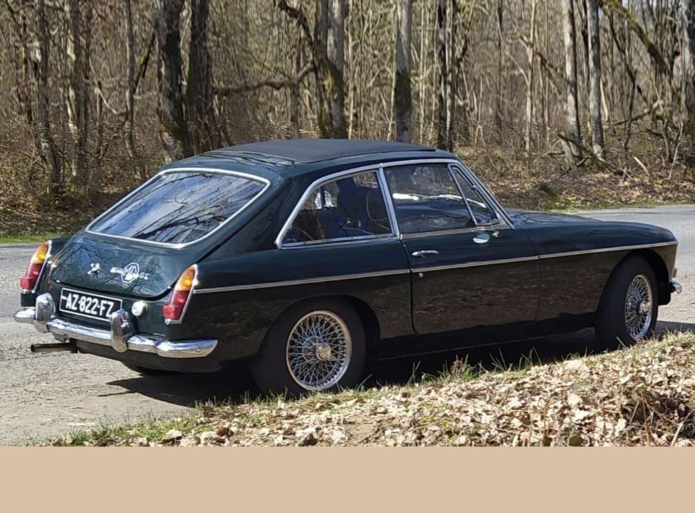 MG B GT