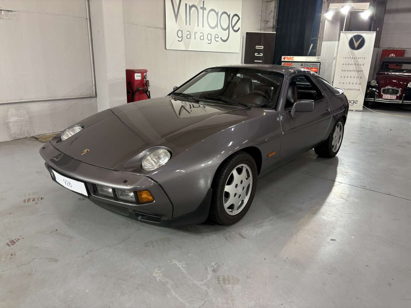 Porsche 928