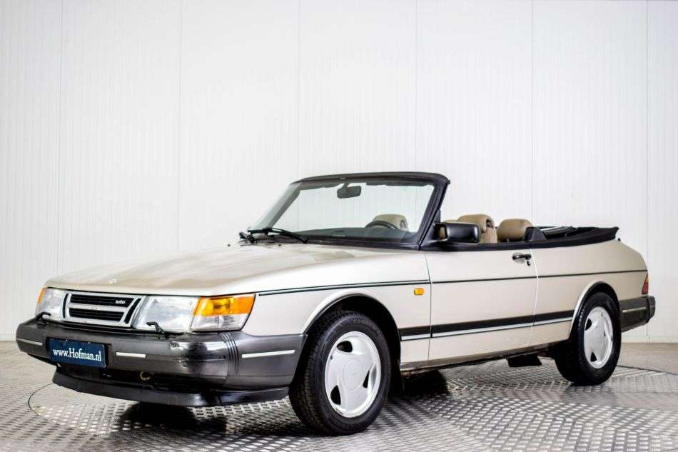 Saab 900