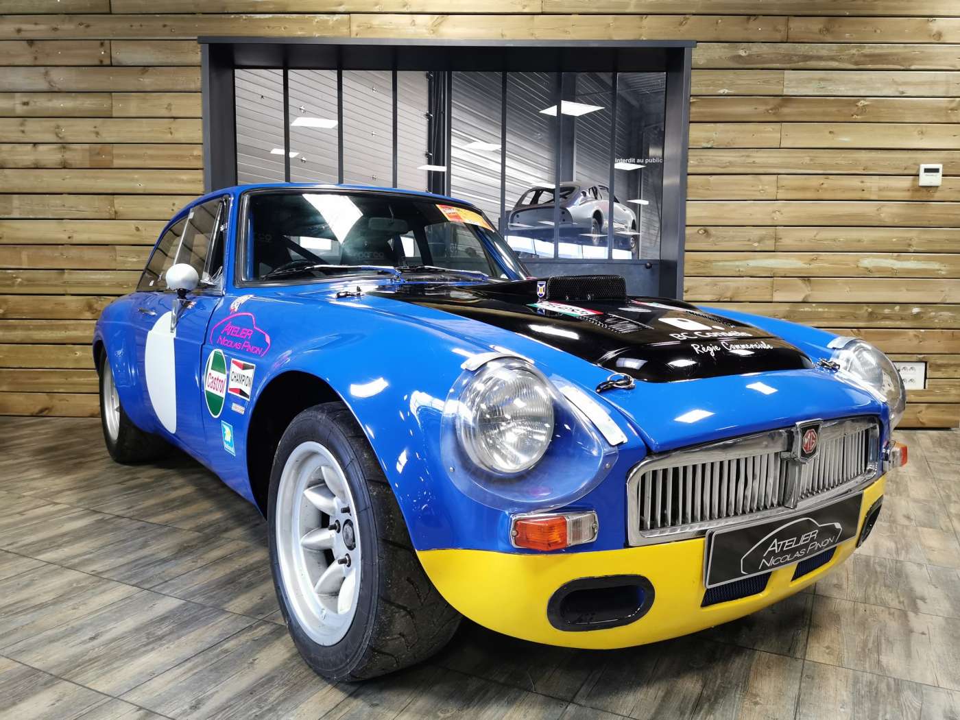 MG B GT