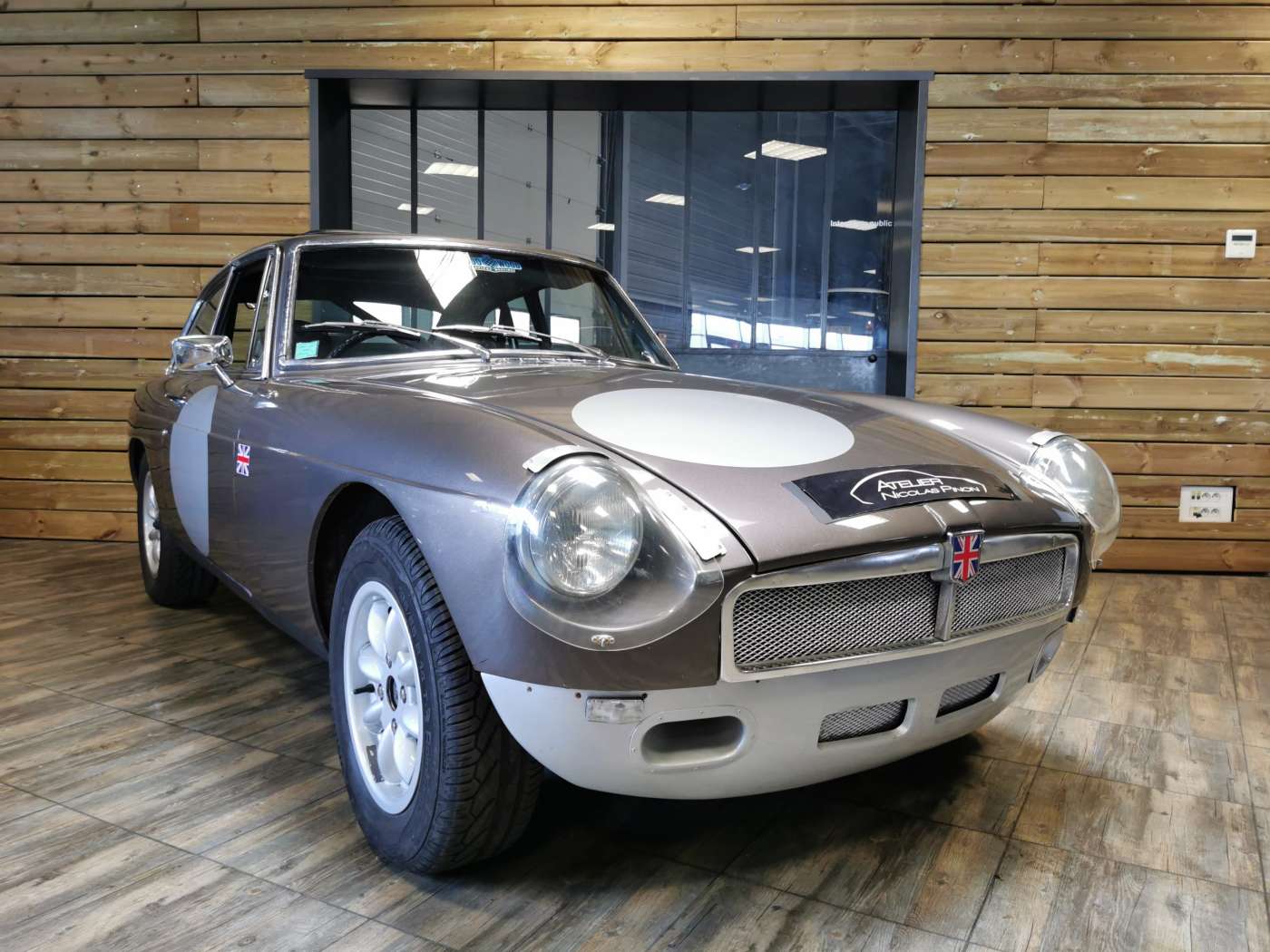 MG B GT