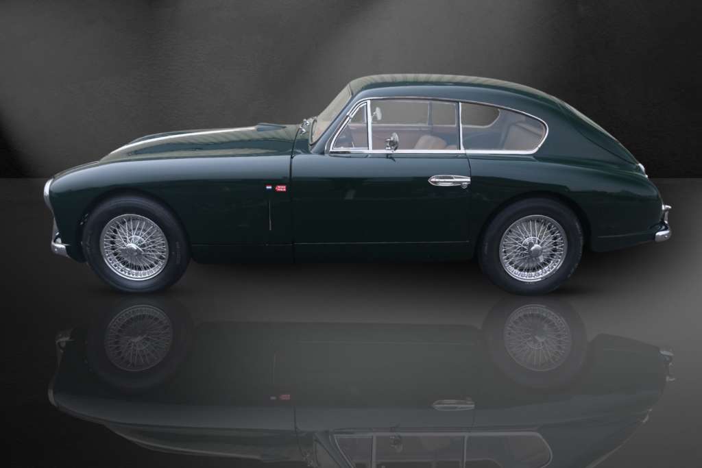 Aston Martin 