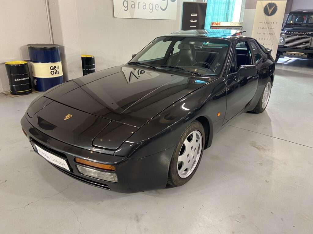 Porsche 944