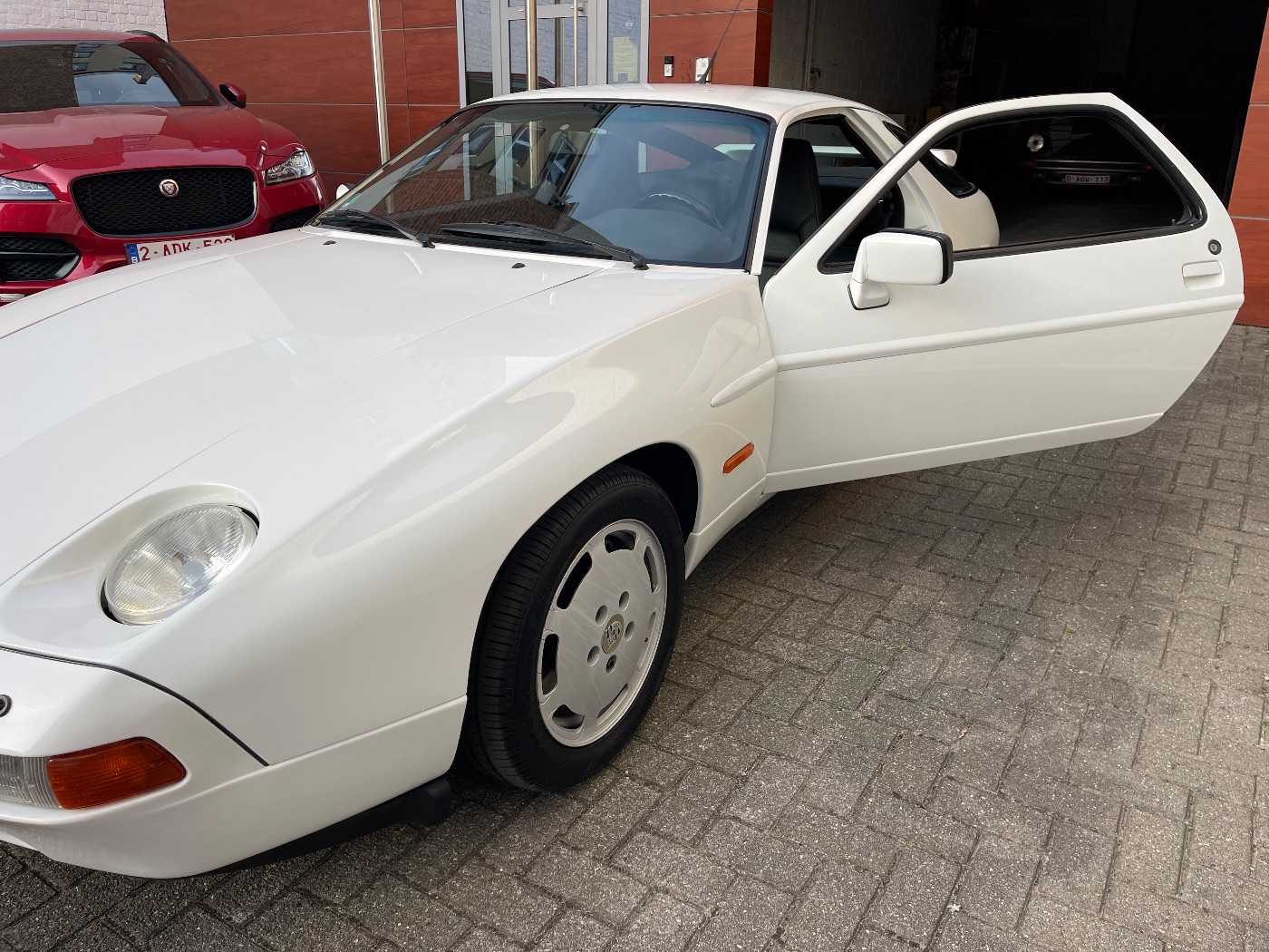 Porsche 928