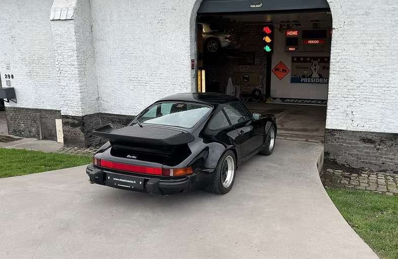 Porsche 930