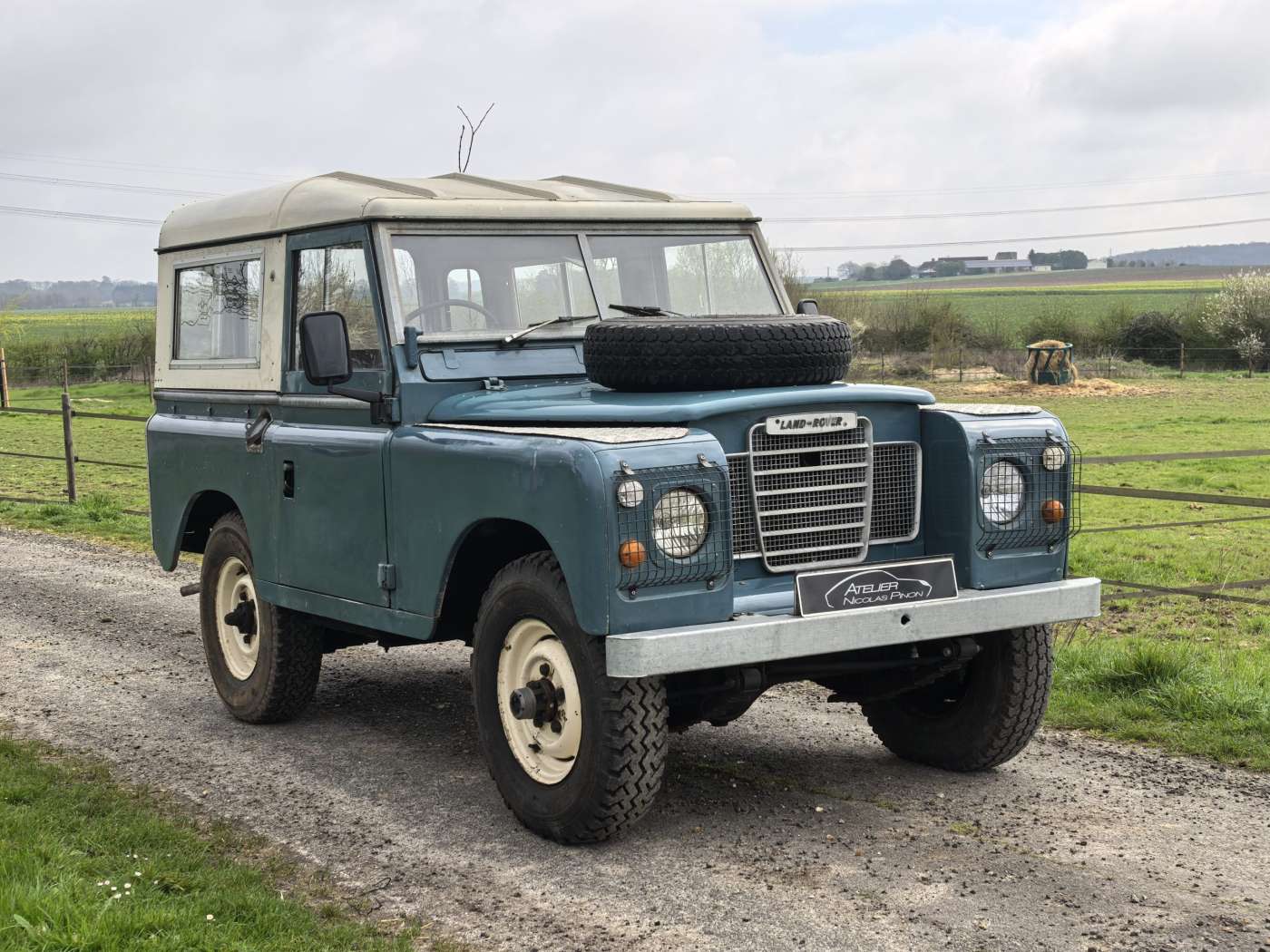 LandRover 88
