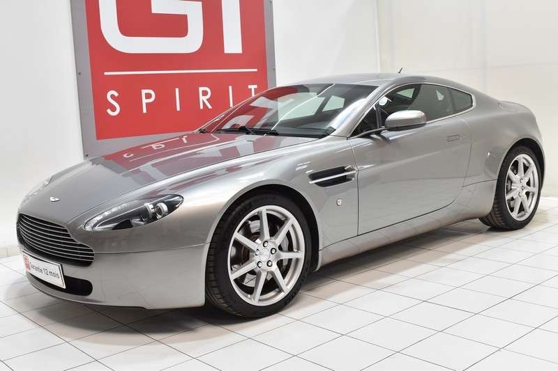 Aston Martin V8