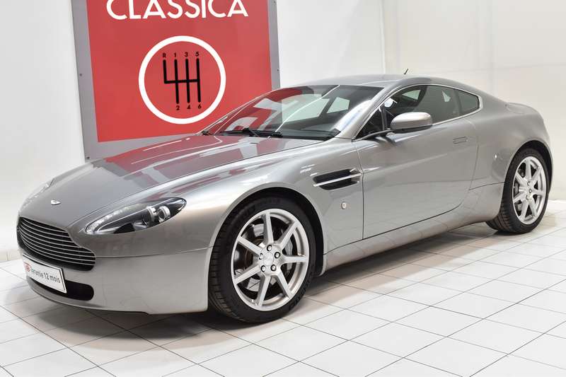 Aston Martin V8