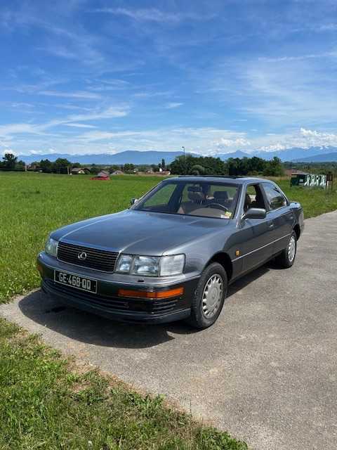Lexus LS 400