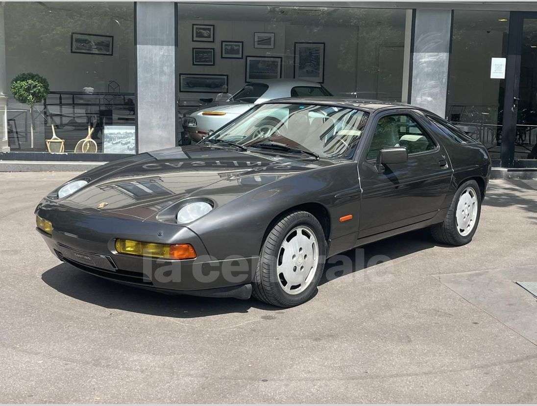 Porsche 928