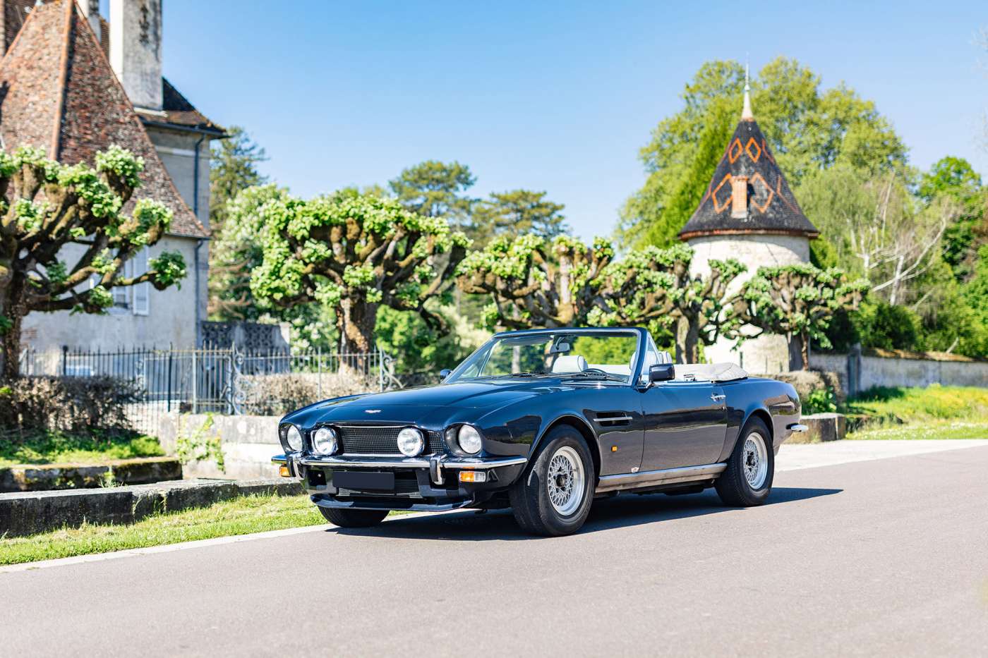 Aston Martin V8