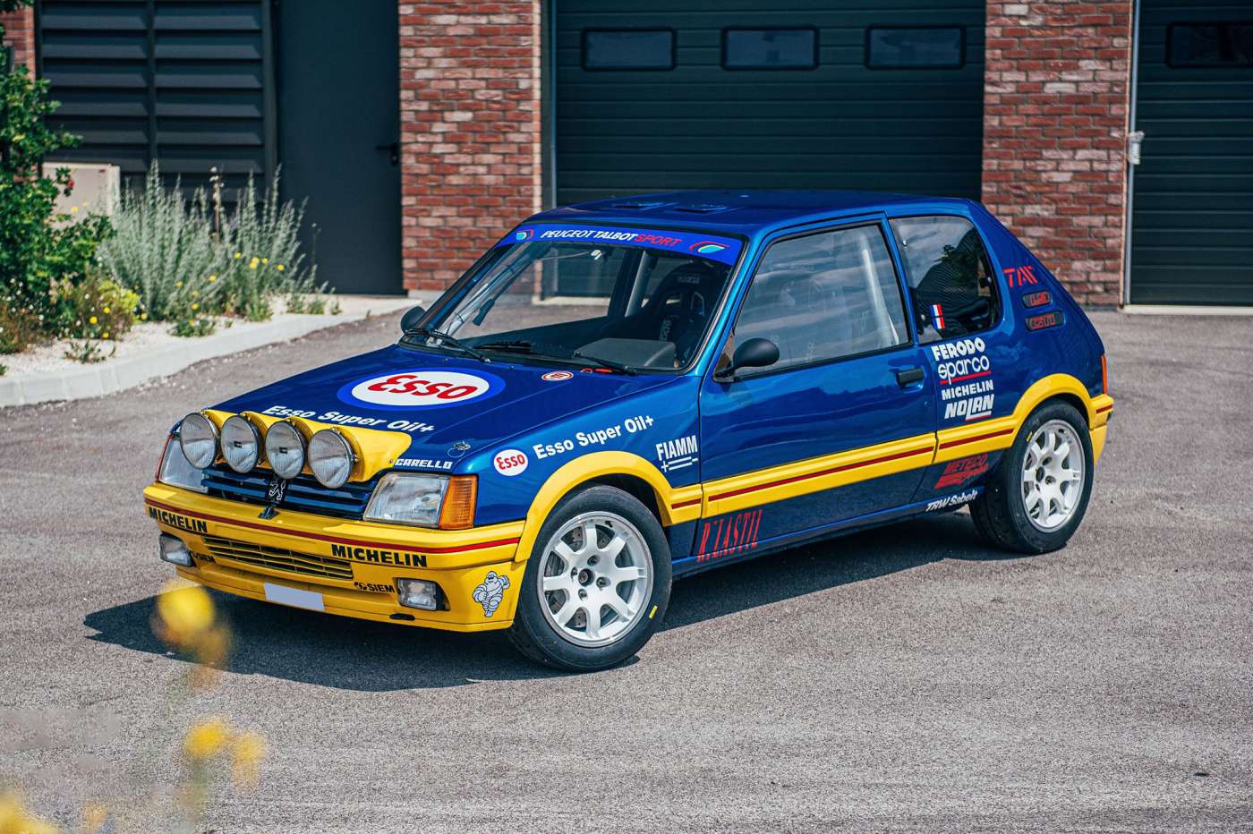 Peugeot 205