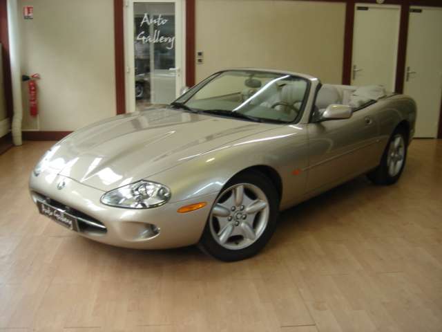 Jaguar XK8