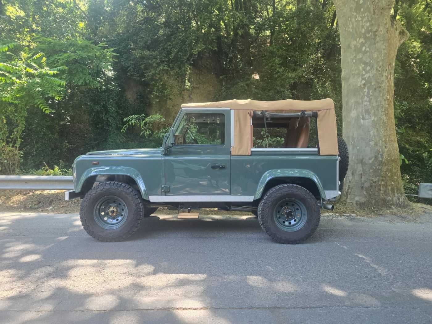 LandRover Defender
