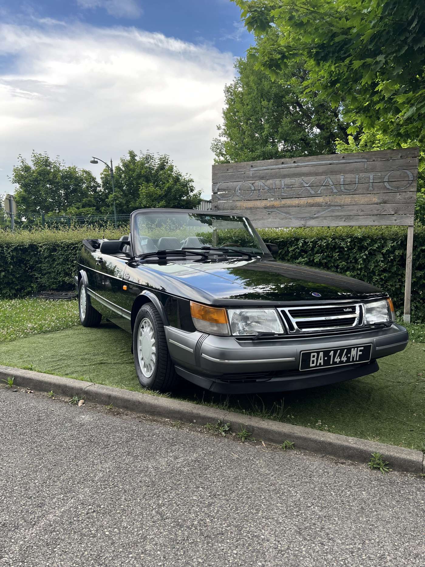 Saab 900