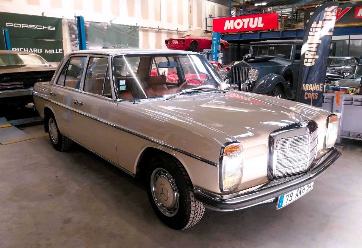 Mercedes-Benz 220