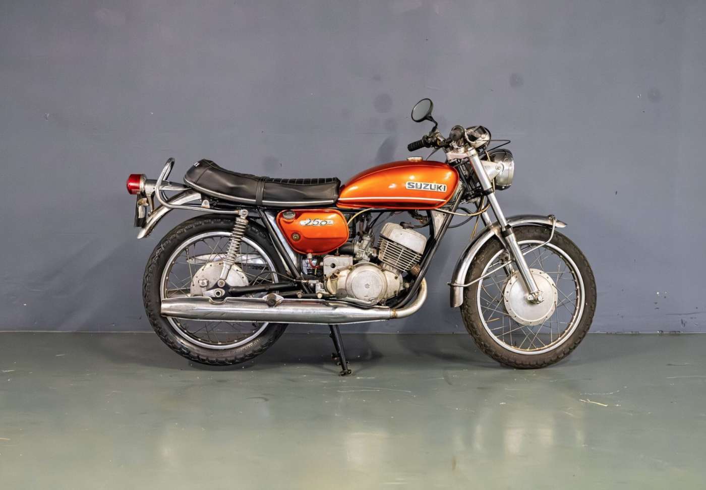 Moto Suzuki