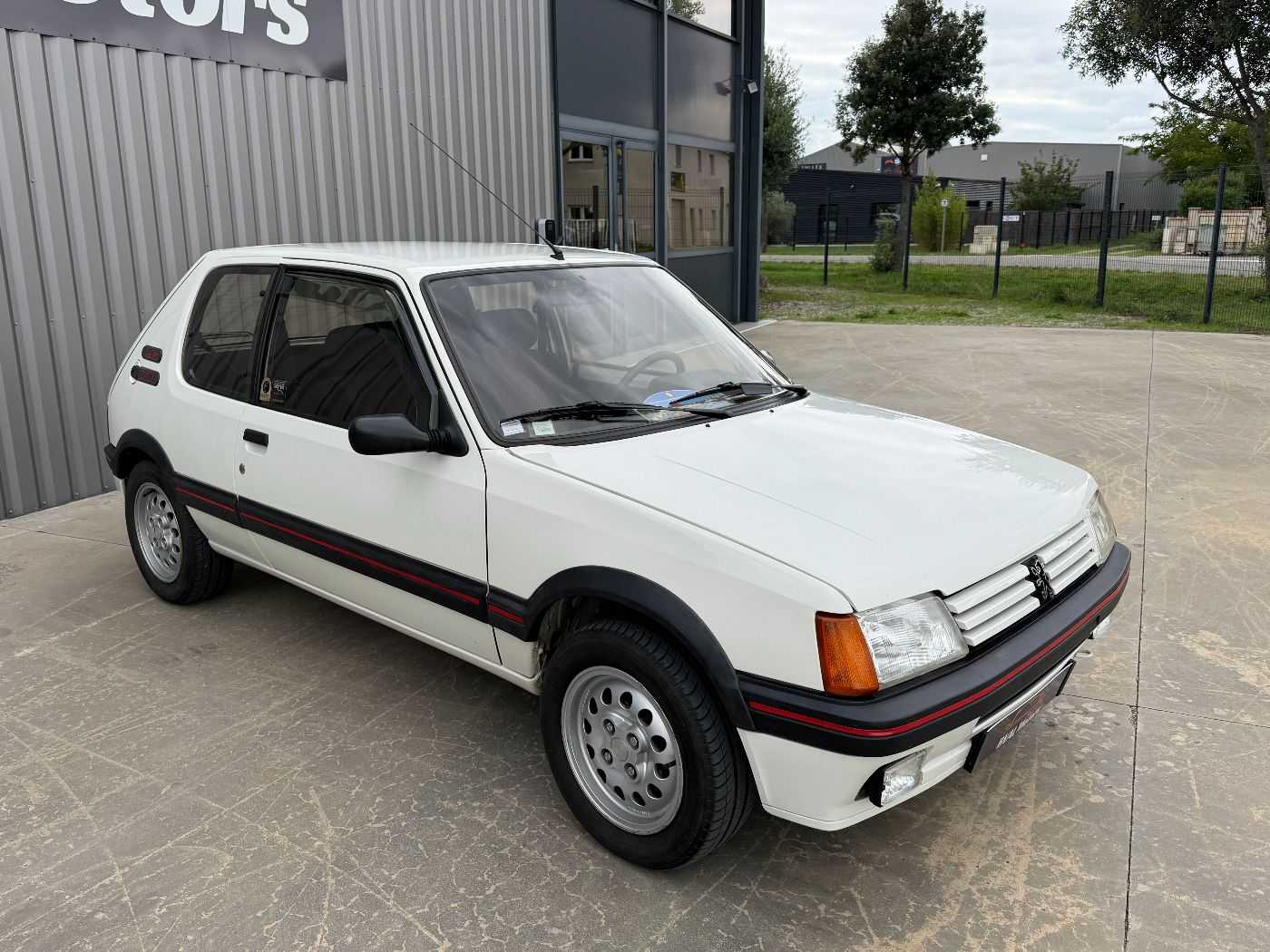 Peugeot 205