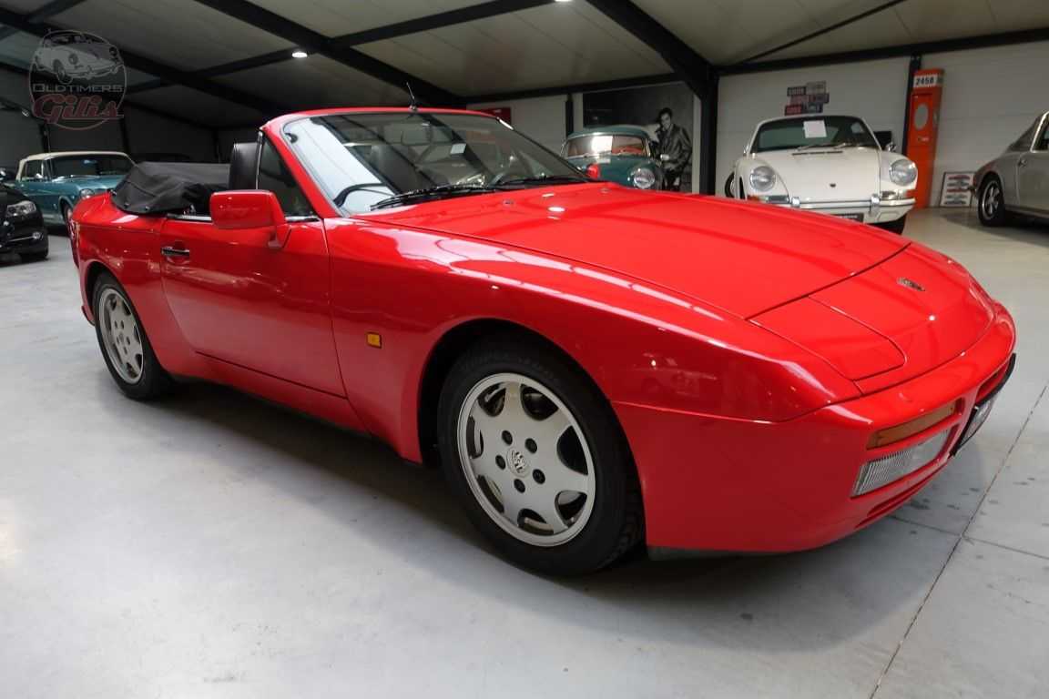 Porsche 944