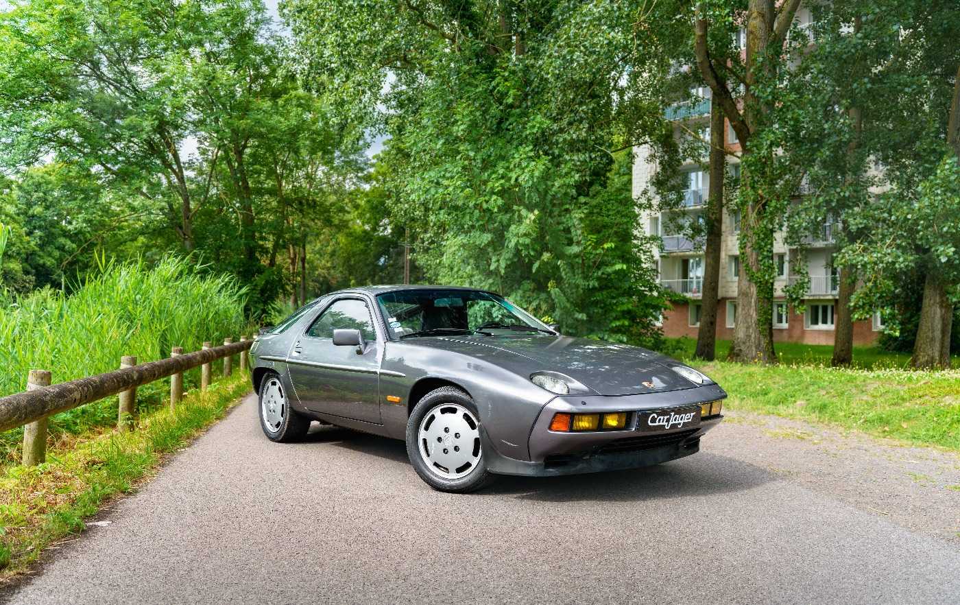 Porsche 928