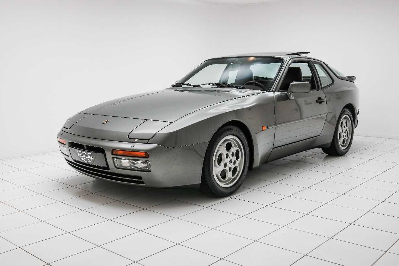 Porsche 944