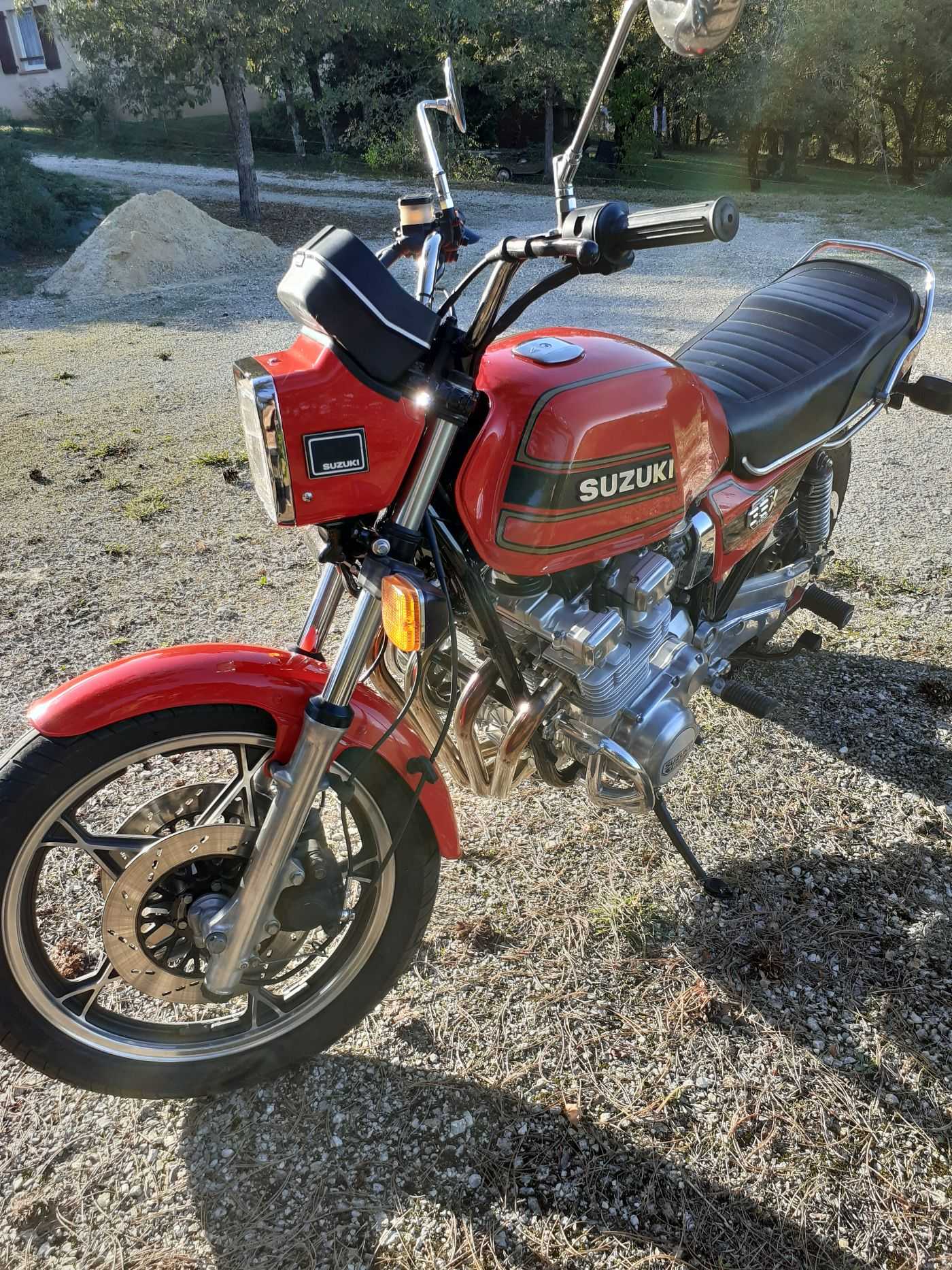 Moto Suzuki