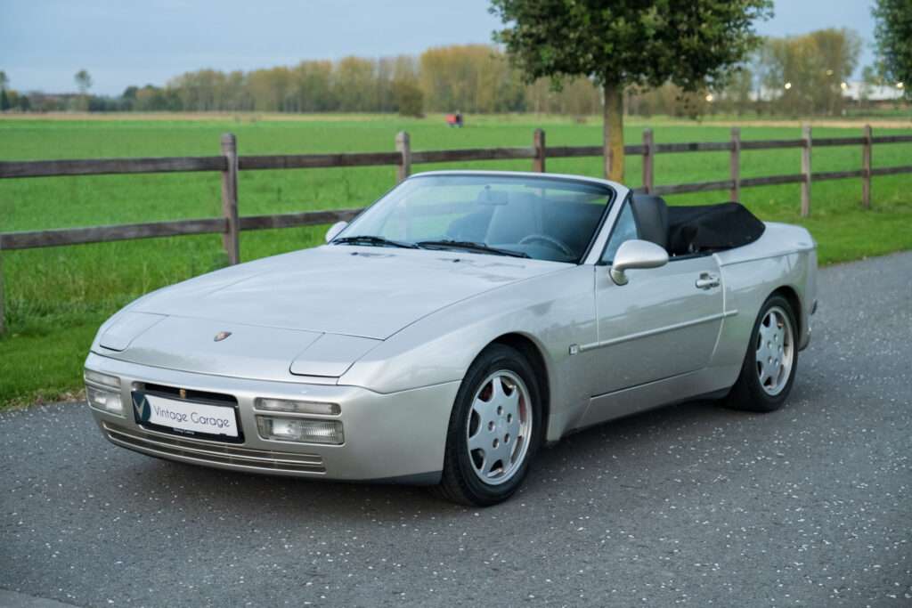 Porsche 944
