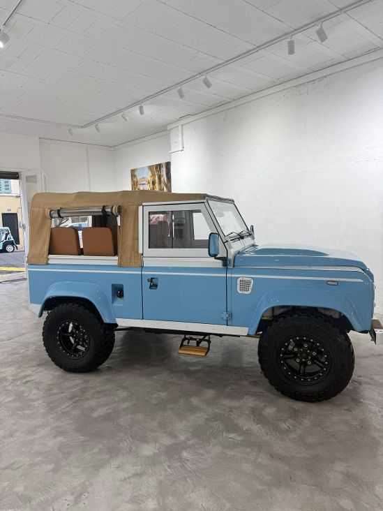 LandRover Defender