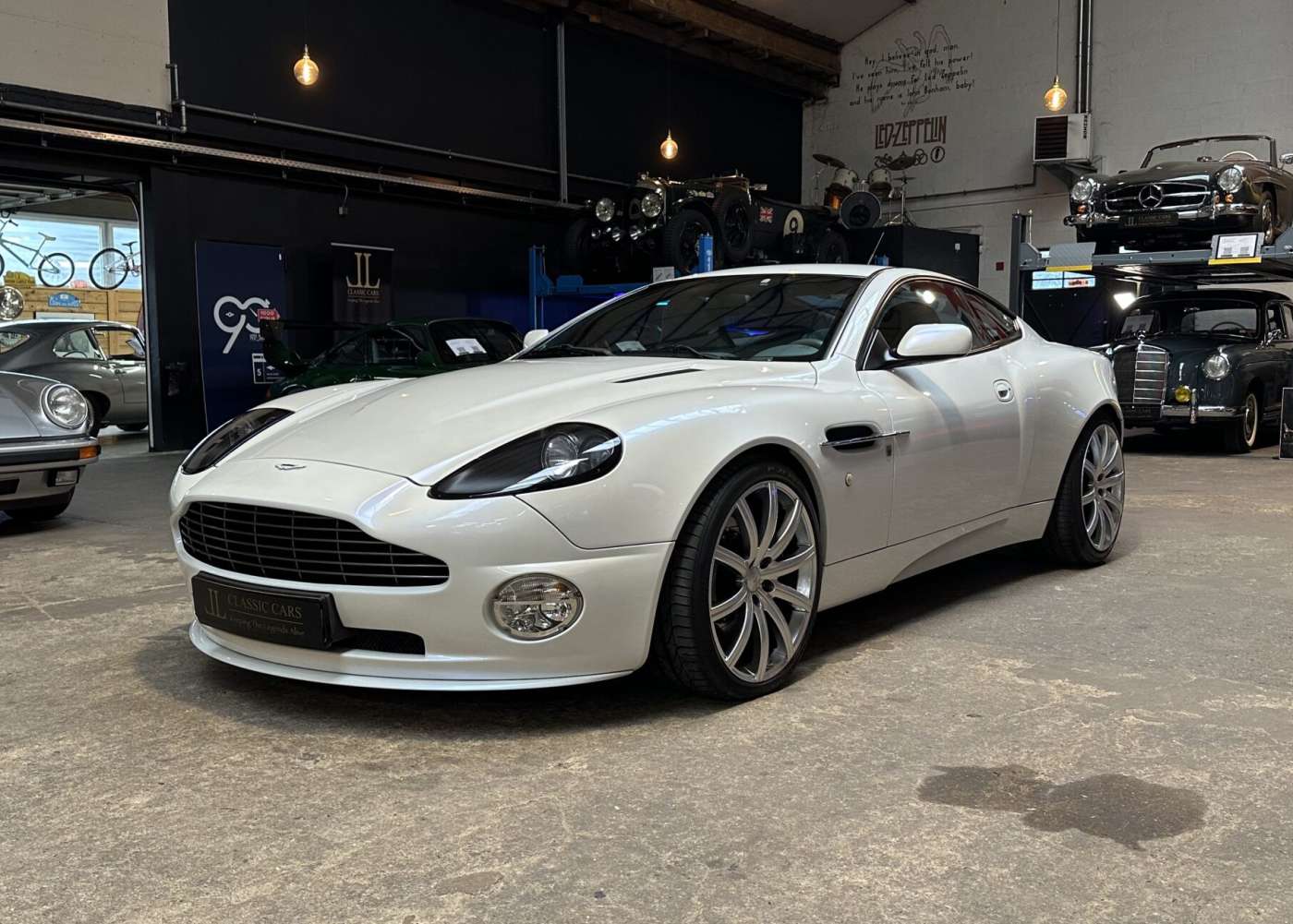 Aston Martin Vanquish