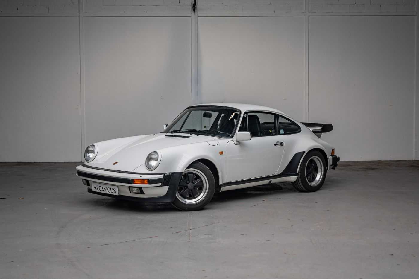 Porsche 930