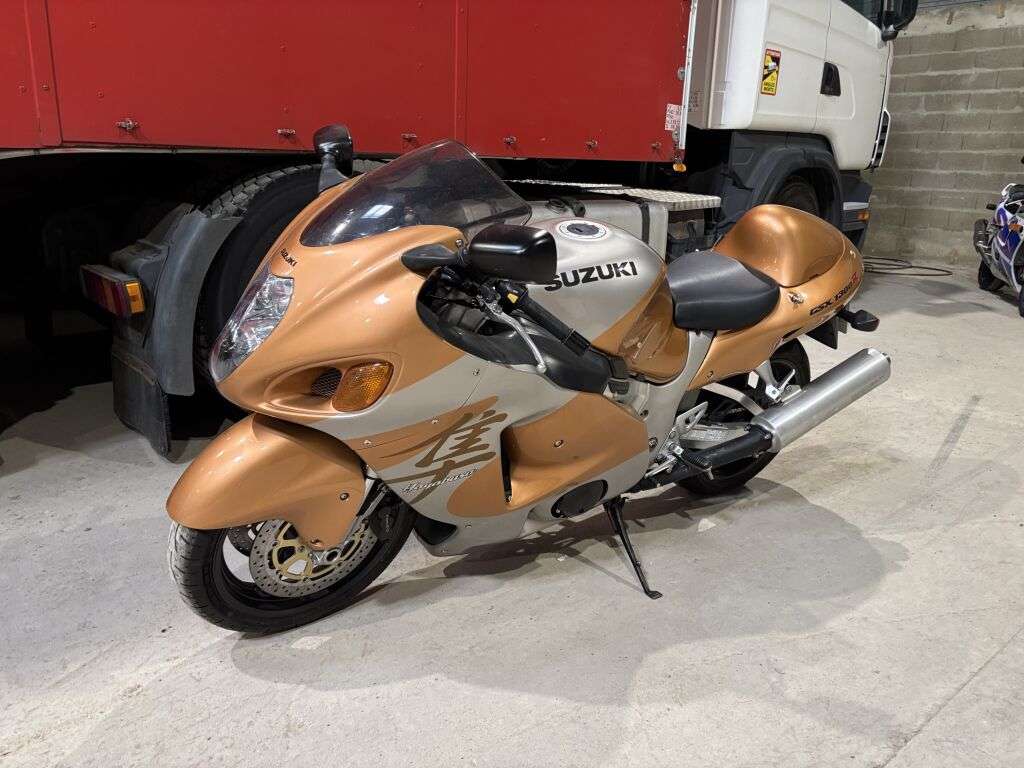 Moto Suzuki