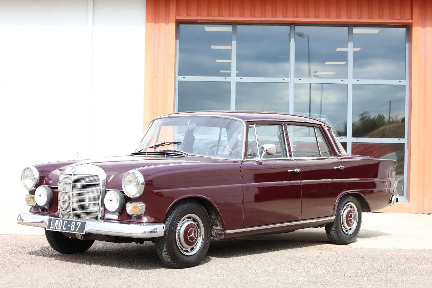 Mercedes-Benz 230