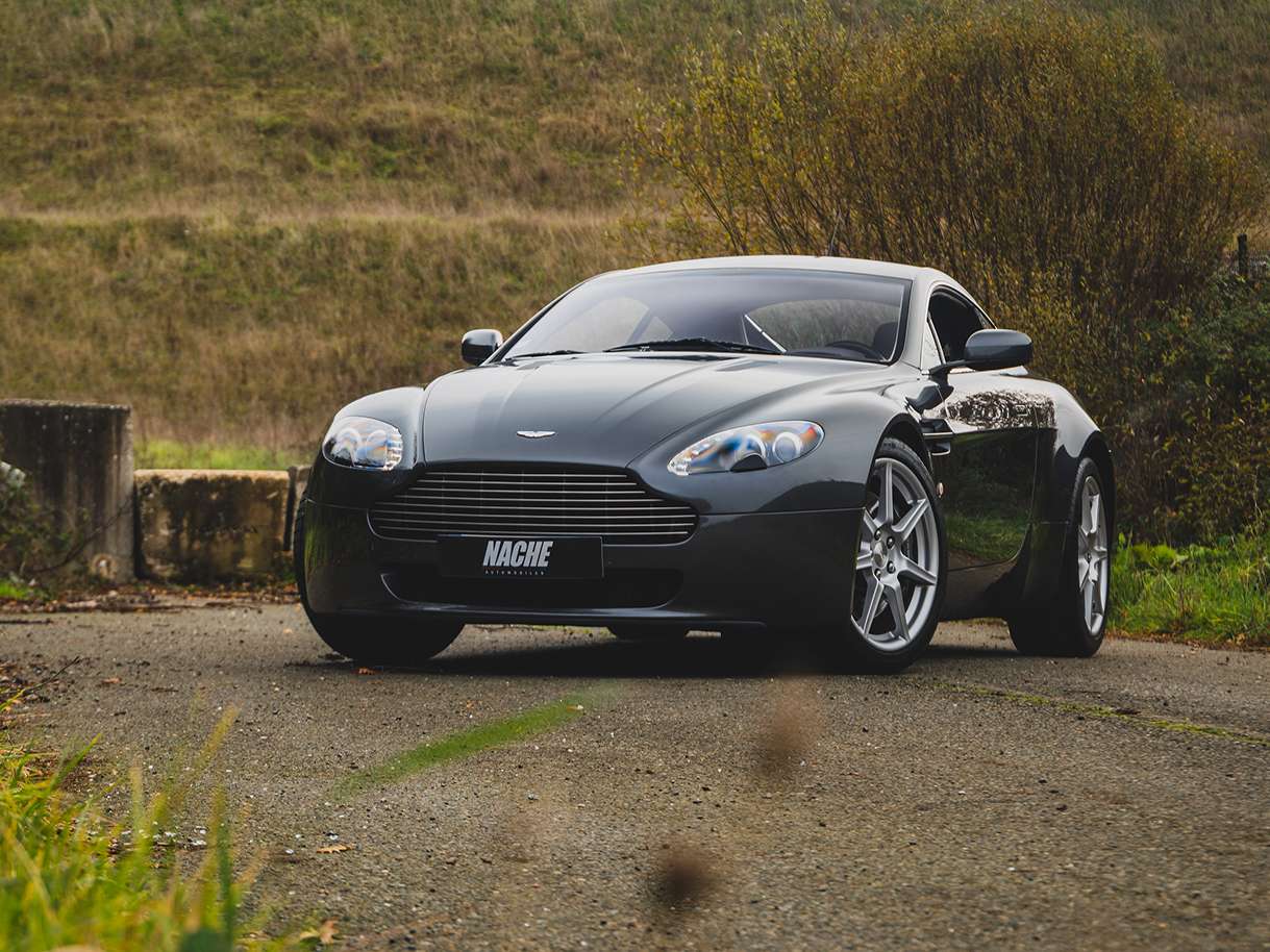 Aston Martin V8