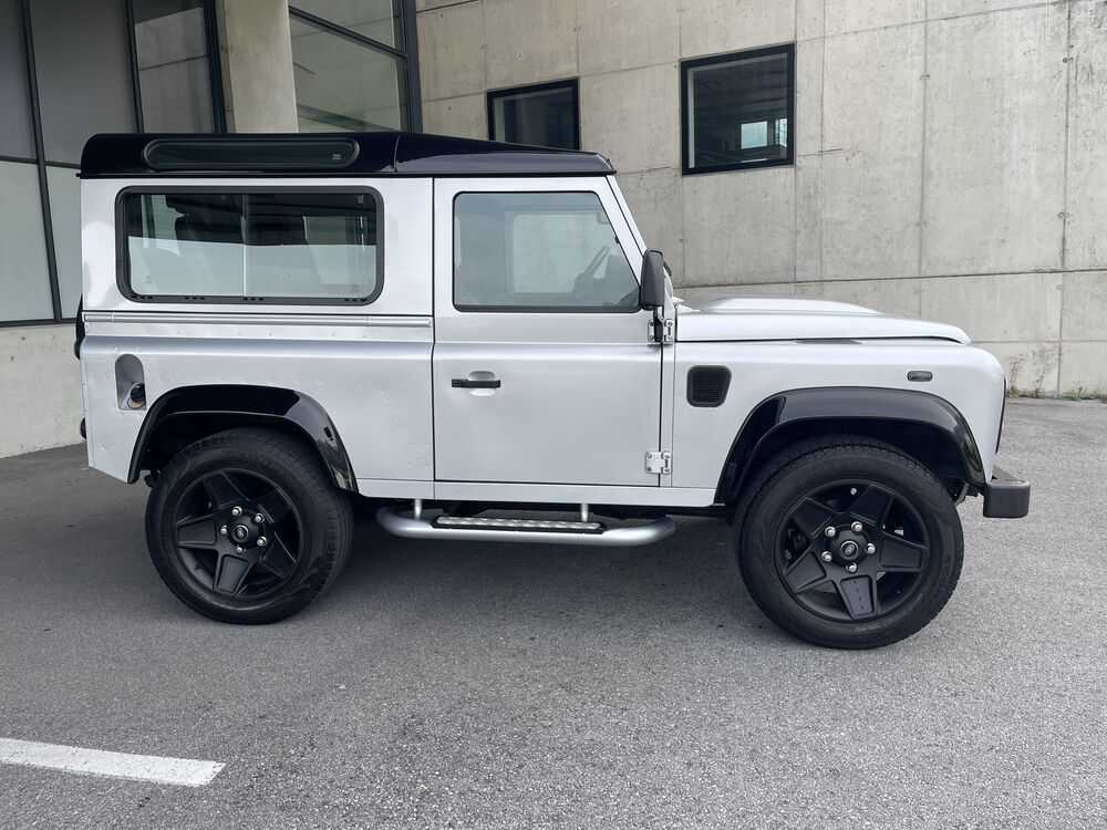 LandRover Defender