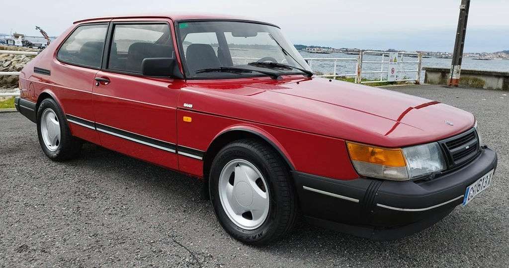 Saab 900