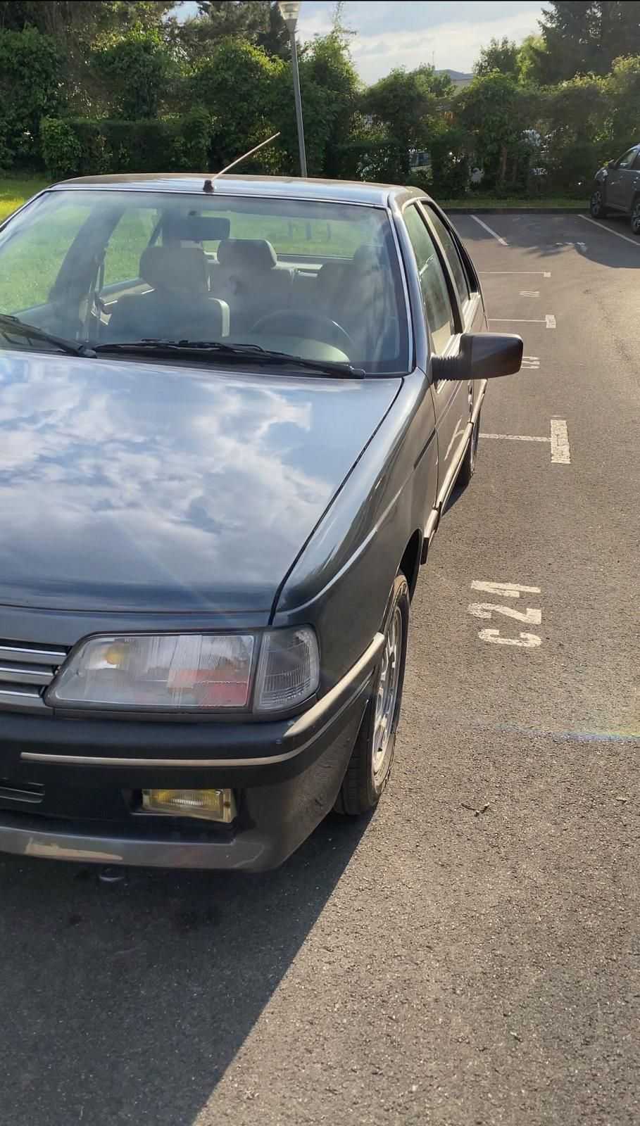 Peugeot 405