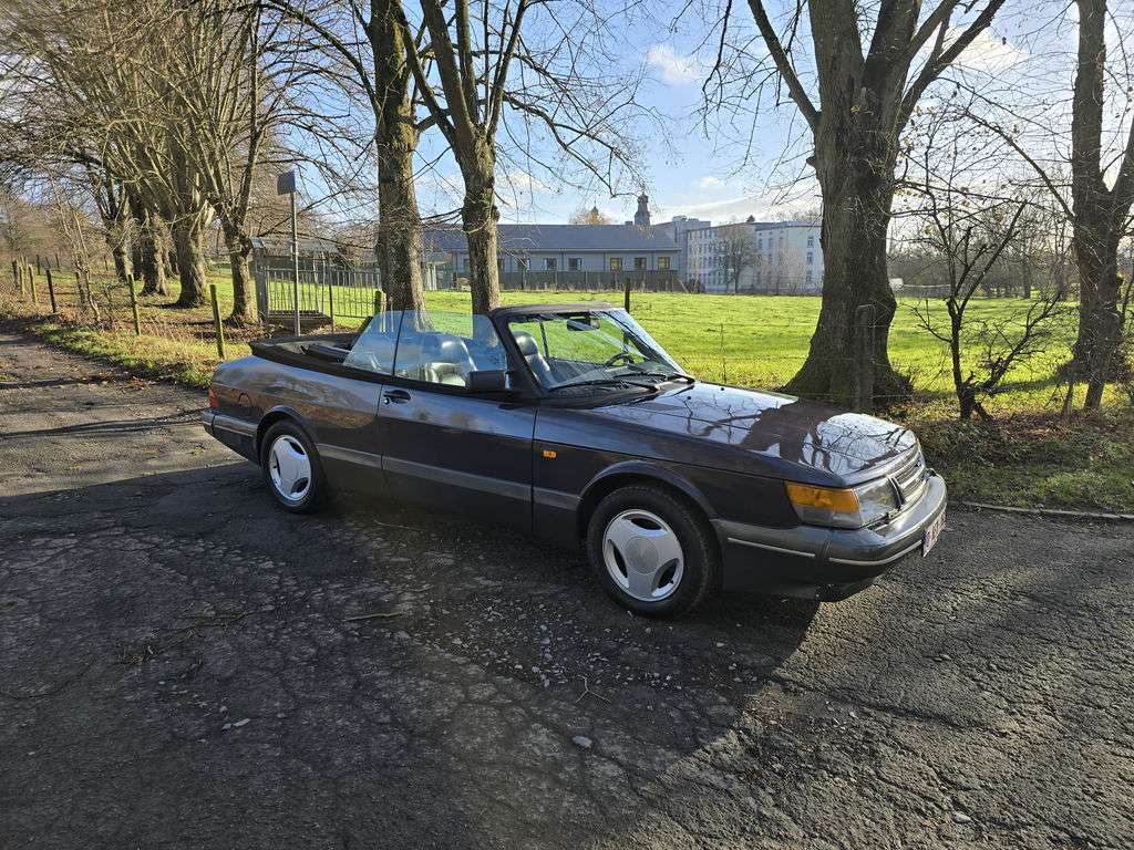 Saab 900