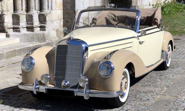 Mercedes-Benz 220