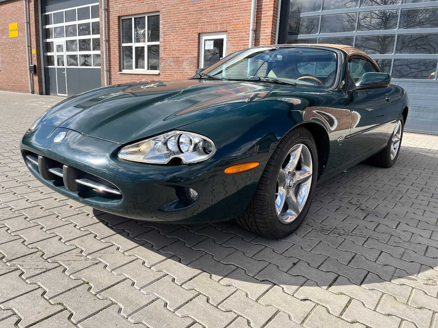 Jaguar XK8
