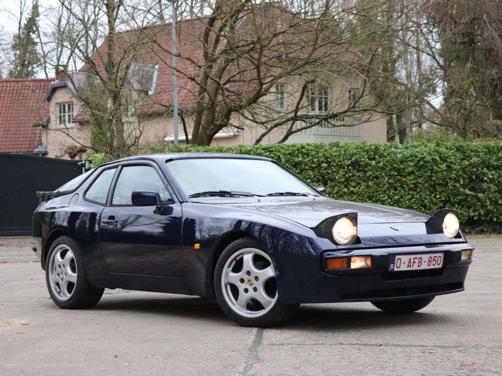 Porsche 944