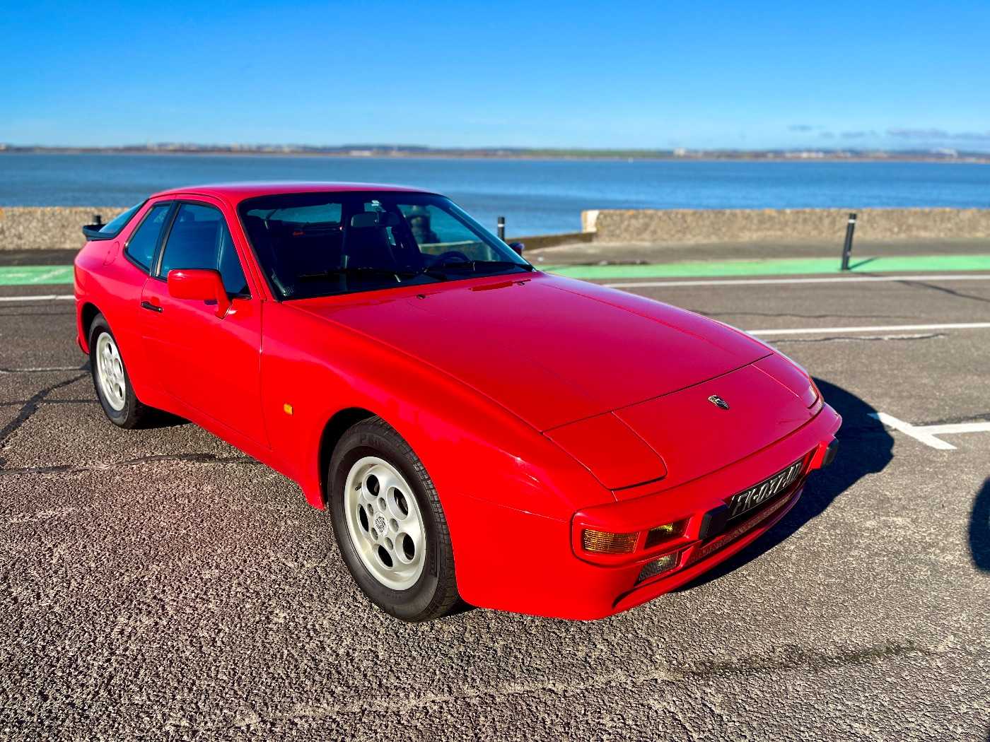 Porsche 944