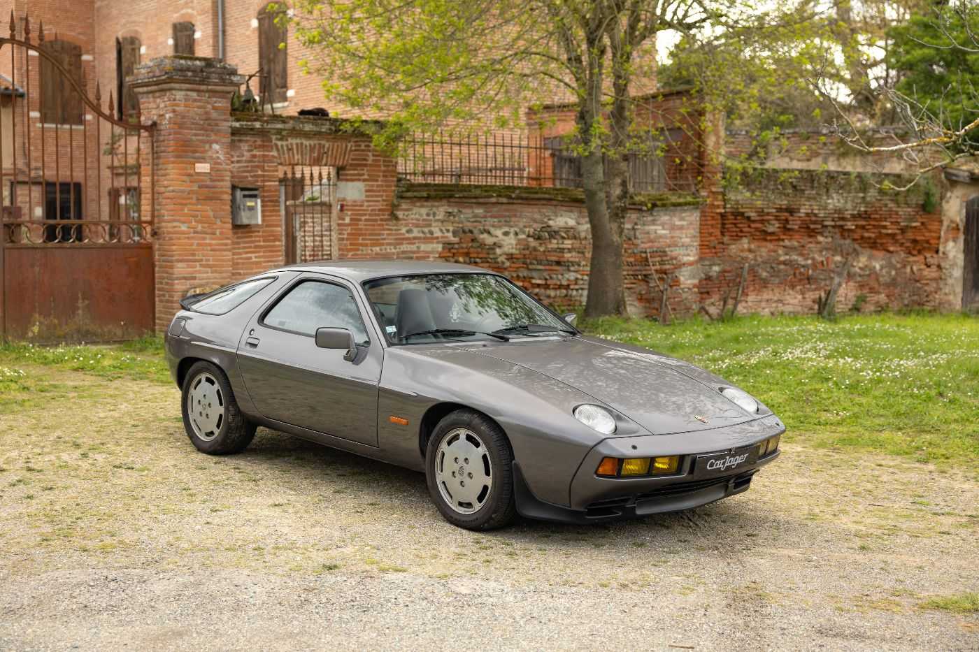 Porsche 928
