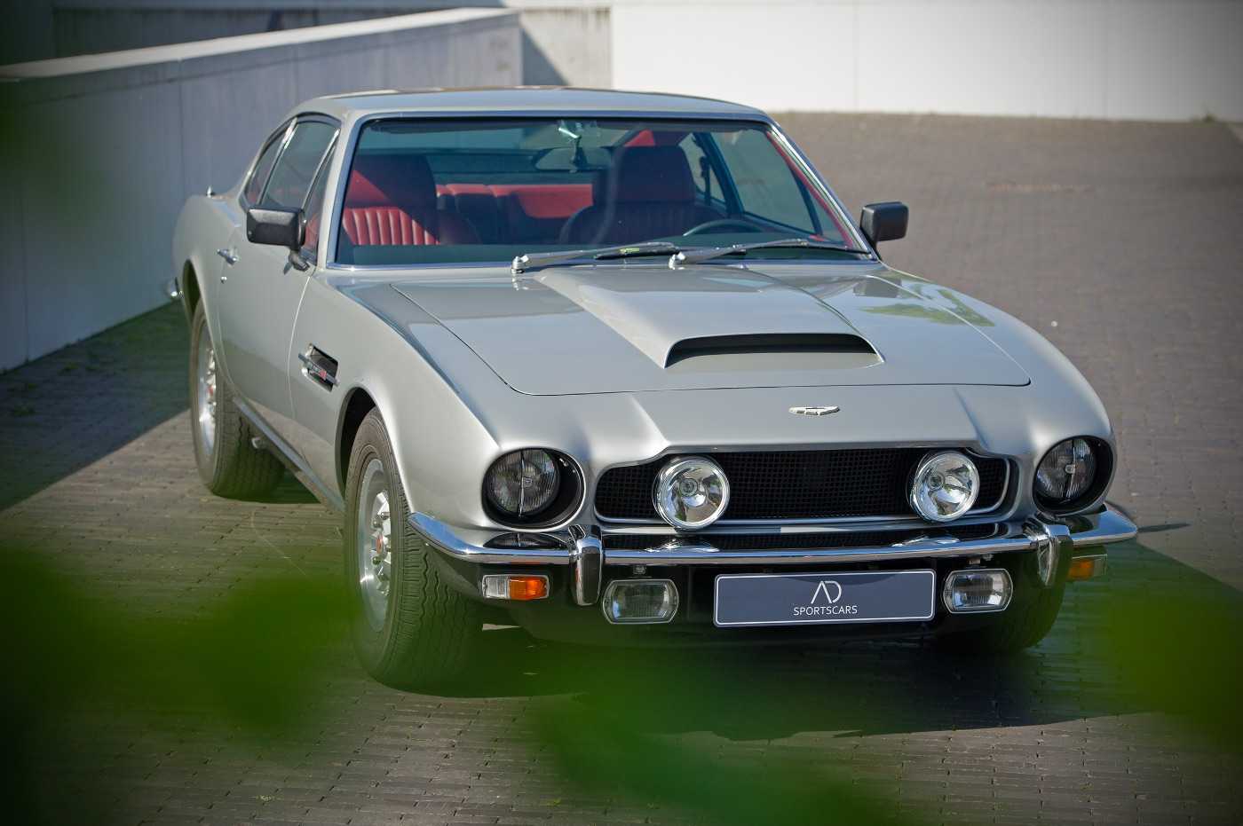 Aston Martin V8