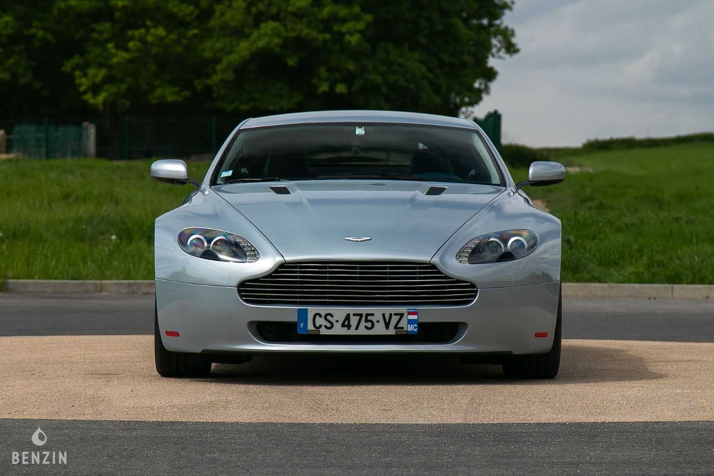 Aston Martin V8