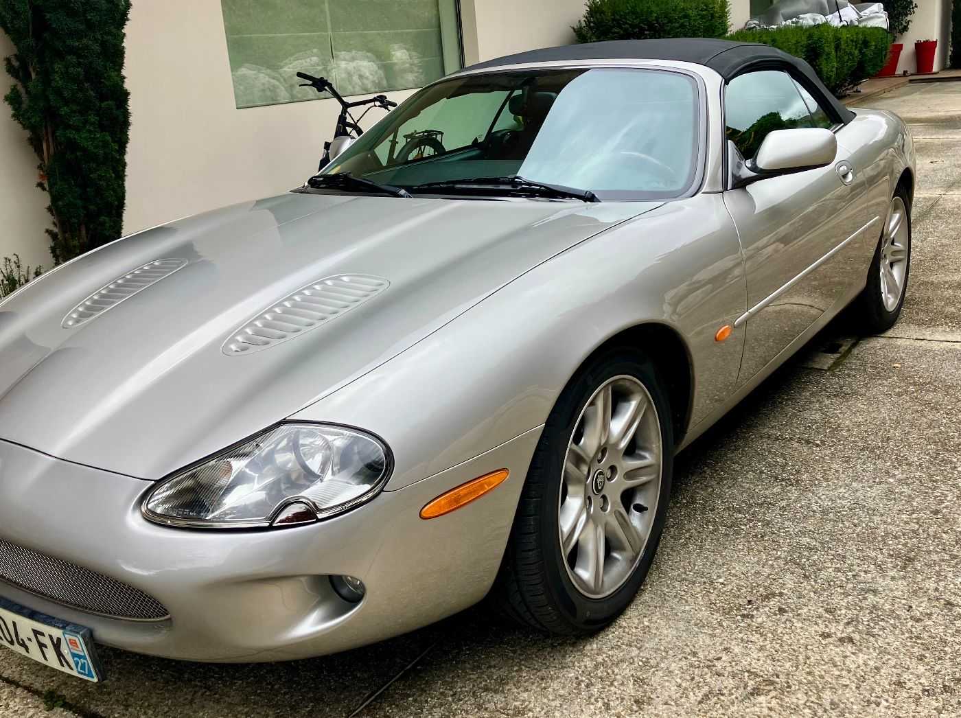 Jaguar XK8
