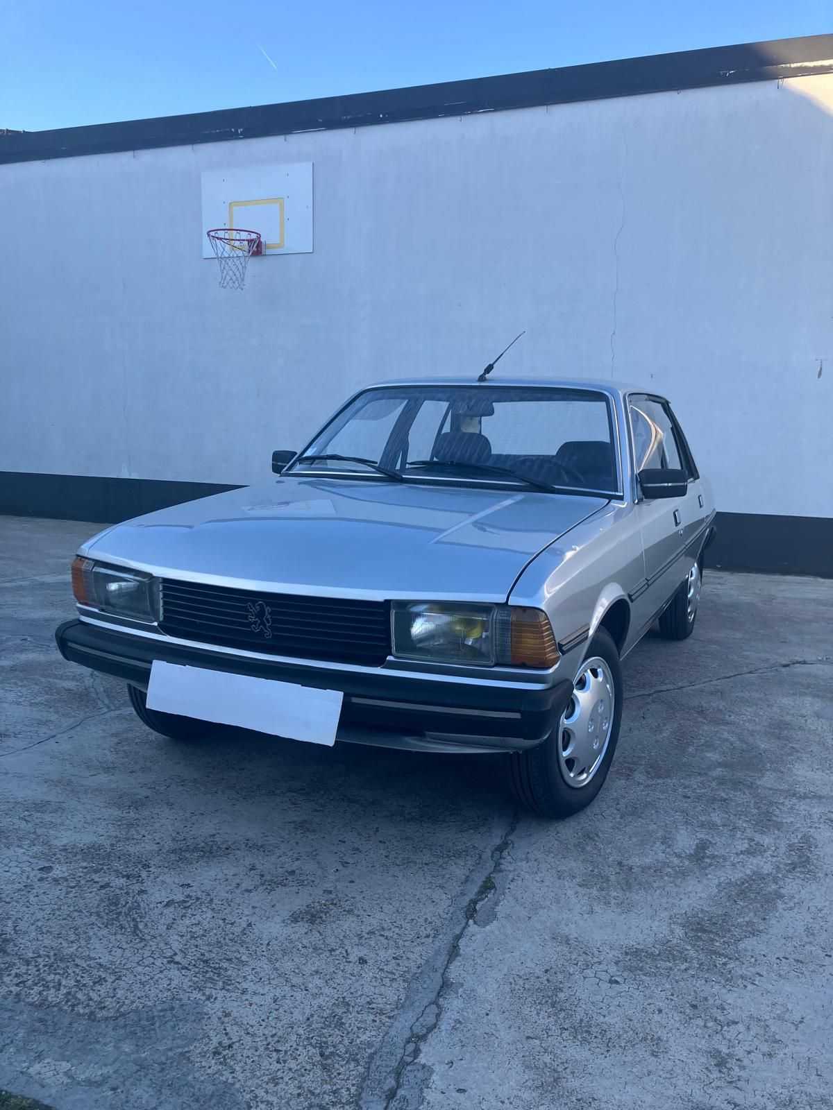 Peugeot 305